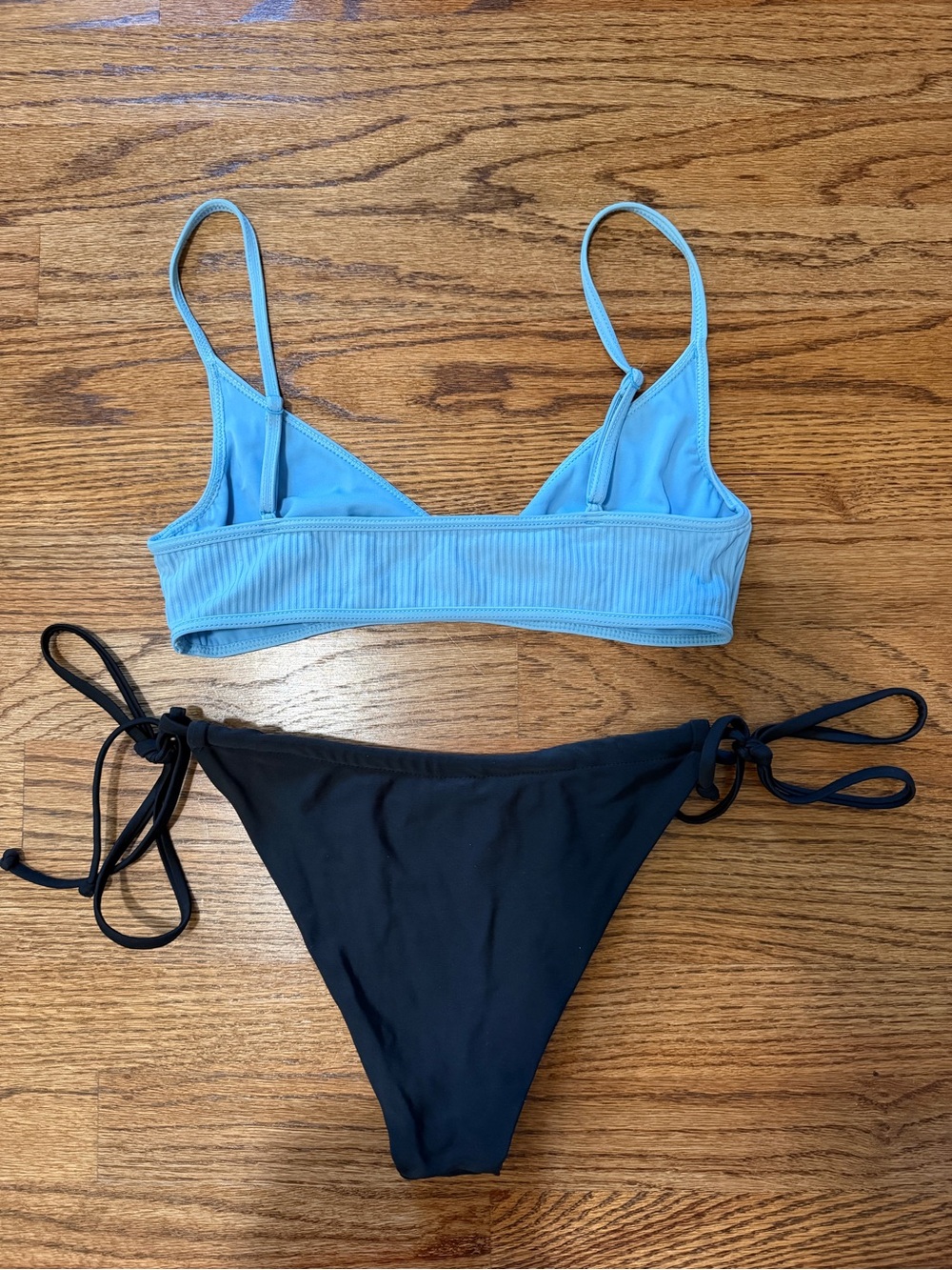 Bikini - Picture 2 of 3